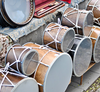 手工制作的亚美尼亚传统民族圆桶工具公园木头乐器热情展示遗产国家皮革乐趣图片
