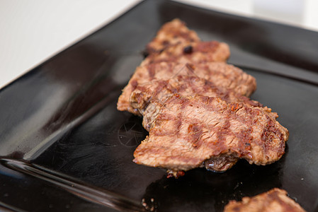 美味多汁牛排油炸水平午餐眼睛棕色食物牛扒牛肉餐厅黑色图片