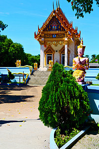 在泰河切开树的切口中金子植物雕塑宗教旅行阴影窗户木头马赛克村庄图片