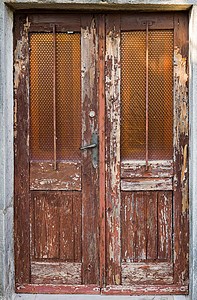 破旧的破旧木制门门把手门廊石工风化建筑物房子铁工金属木头入口图片