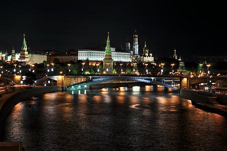 夜观莫斯科克里姆林宫 从主教大桥 莫斯科 俄罗斯正方形圆顶教会反射历史性旅行景观地标星星城市图片