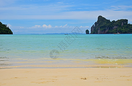 带岩石的热带沙沙海滨异国享受场景假期地平线情调旅行太阳森林天空图片