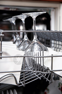 使用清洁用具的露天洗碗机玻璃技术垫圈家庭家务餐具菜肴洗涤机器银器图片