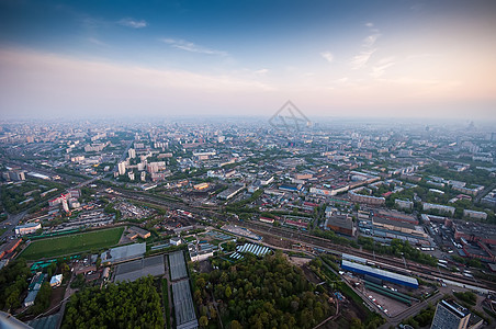 鸟儿对黎明莫斯科的目视阳光市中心城市建筑学建筑景观公园首都街道眼睛图片