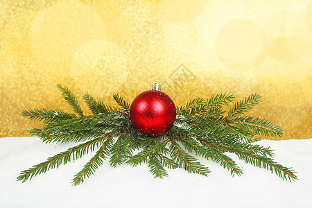 圣诞节雪雪上装饰白色风格松树玩具背景新年金子卡片红色装饰品图片