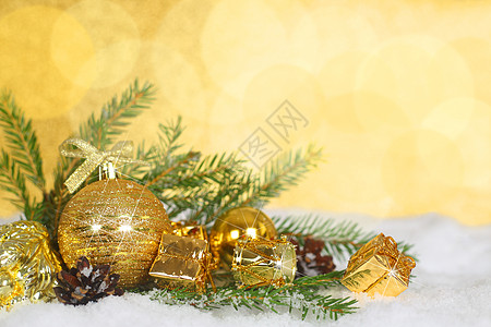 圣诞节雪雪上装饰展示风格卡片金子装饰品盒子玩具白色礼物背景图片