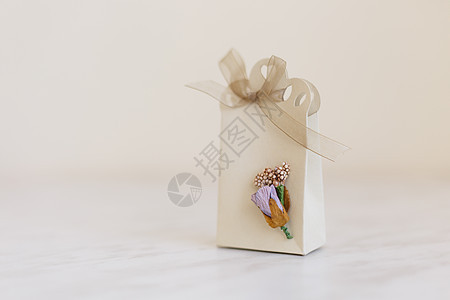 手工礼品盒工艺惊喜礼物盒丝带白色香草购物创造力盒子礼物图片