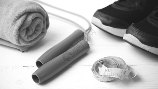 黑人和白肤色调色风格健身设备健身房瓶子跳绳力量反射肌肉抽水跑步者饮食绳索图片
