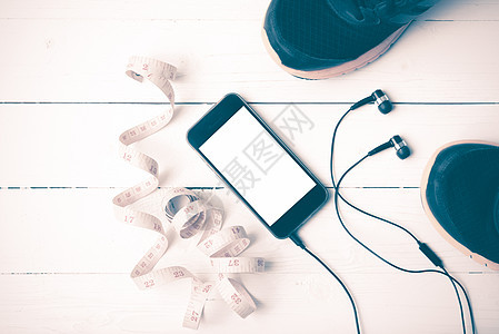 跑鞋 测量胶带和电话老旧风格手机饮食跑步者锻炼运动鞋运动耳机运动员卫生运动装图片