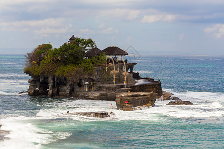 印度尼西亚巴厘岛海边石头地标文化异国旅行情调传统崇拜假期日落图片