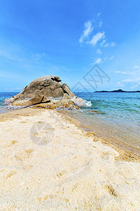 白沙滩在南Kho Samui湖以南岩石图片