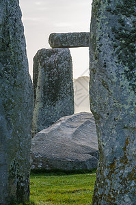 英格兰威尔特郡巨石柱废墟历史性巨石寺庙旅游吸引力农村建筑学宗教天空图片