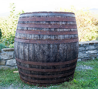 大型旧木制木桶图片
