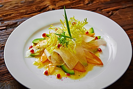 菜沙拉 鳄梨和绿色的过膜黄瓜核桃蔬菜美食芹菜水果小吃胡椒午餐营养图片
