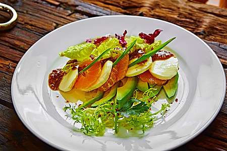 菜沙拉和普通柑橘 含草药的乳酪胡椒核桃小吃营养黄瓜叶子桌子午餐食物蔬菜图片