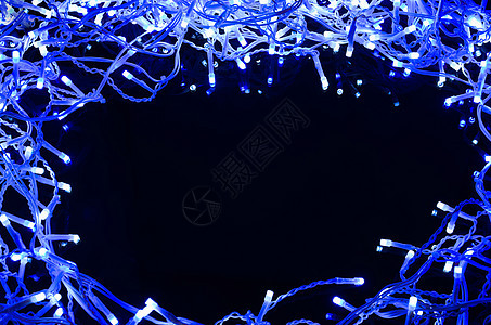 圣诞节灯框架文字黑玻璃照明灯架彩灯季节装饰品花环蓝色背景图片