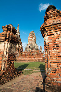这些旅游景在泰国市Ayutthaya历史公园的佛教寺庙天空材料历史原住民石头纪念碑公园艺术统治雕像图片