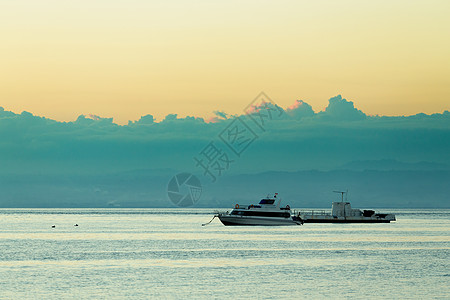 巴厘海滩的天空震荡风景海景蓝色自然戏剧性海浪季节假期游客热带图片