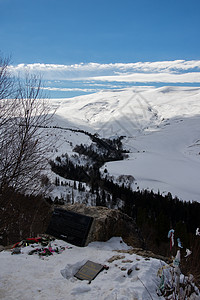 壮丽的山景岩石蓝色旅行阳光森林土地山峰树木冰川石头图片