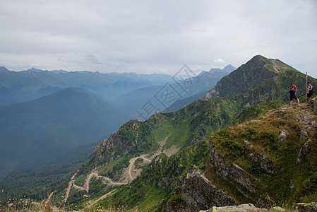 美丽的山地风景植被全景旅游植物群岩石山脉生物圈植物爬坡冰川图片