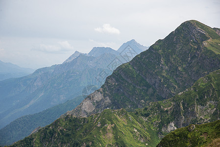 美丽的山地风景岩石旅游旅行石头植被植物天空爬坡路线山脉图片