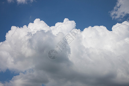 天空和云云云景晴天天气蓝色积雨季节阳光沉淀气候环境图片