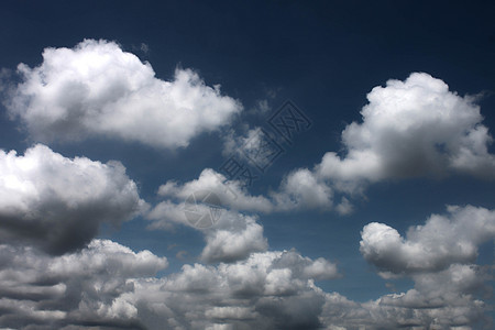 上天背景气候气象云景阳光柔软度自由天际天气天空环境图片