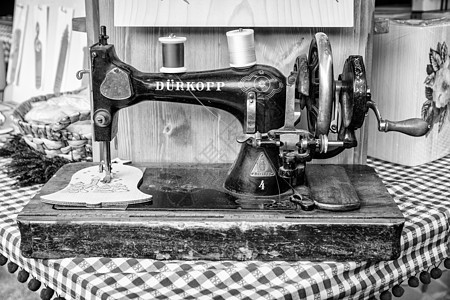 手工缝纫机用来刺绣木形图片
