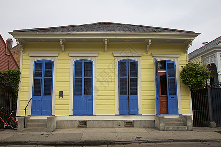 新奥尔良 法语区乡愁街道铺路城市建筑公寓游客旅行吸引力百叶窗图片