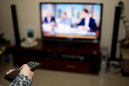 Tv和手电推式遥控器控制视频广播遥控手表电影电视娱乐水平图片