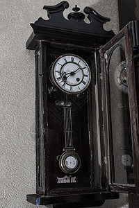 旧机械时钟图片