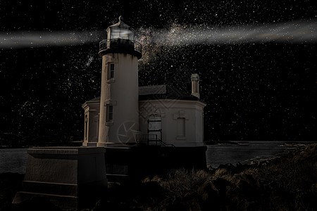 黑暗中的灯塔蓝色导航航海支撑光束海洋地标岩石海岸海岸线图片