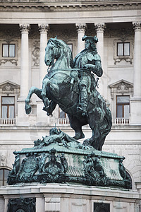 维也纳萨沃伊王子的尤金皇帝骑士国家旗帜雕塑游客地标观光旅游英雄图片