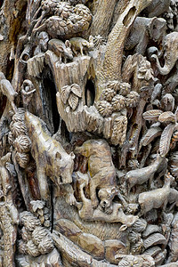 木上雕刻的野生动物形态图片