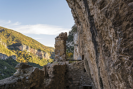Dimitsana和Stemnitsa附近的老Filosofou修道院废墟悬崖教会哲学家游客树木旅行教堂岩石峡谷文化图片