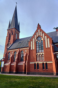 波兰Oborniki的红砖塔教堂图片