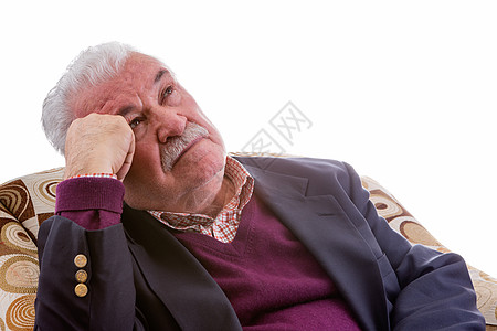 老年退休男子在椅子上放松图片