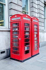 英国伦敦经典红色电话亭London旅游首都盒子城市建筑花园路面文化民众旅行图片
