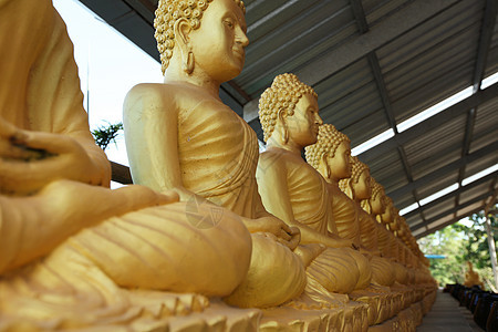 以金色的 坐着的布德丹盟誓金子寺庙水平宗教佛教徒雕像图片