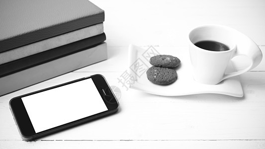 咖啡杯加饼干 手机和书卷黑白可乐笔记本办公室电话细胞工作杯子眼镜网络钥匙咖啡背景图片