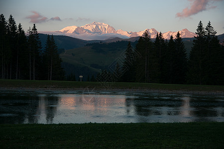 阿尔卑斯山的傍晚假期日落波峰旅游游客佛兰旅行图片
