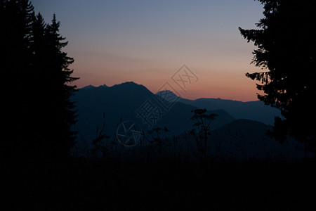 阿尔卑斯山的傍晚旅游游客旅行日落波峰佛兰假期图片