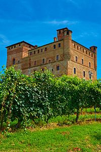 古老的格里尼赞城堡墙壁游客土地地标建筑学假期建筑历史蓝色历史性图片