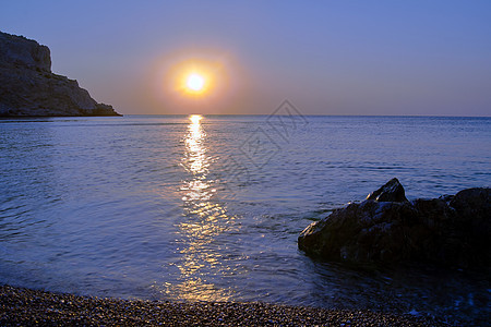 地中海上空罗得斯岛的海面日出天空海岸海滩太阳卵石地平线石头岩石反射图片