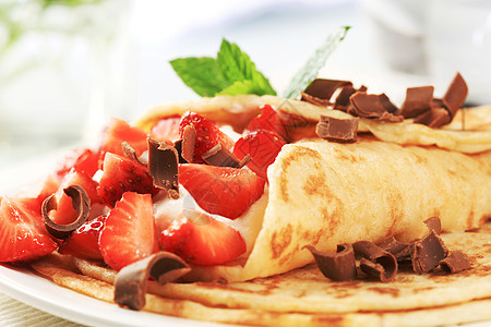 带甜奶酪和草莓的红豆水果早餐小吃油炸配料煎饼食物奶油巧克力库存图片