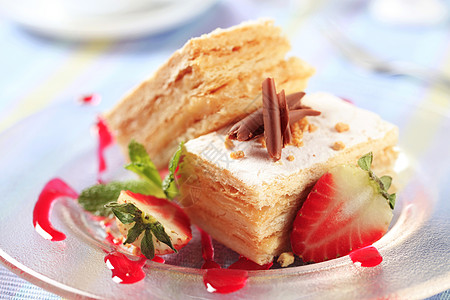 面粉糕饼巧克力糖浆杏仁红色蛋糕甜点酥皮糖果水果糕点图片