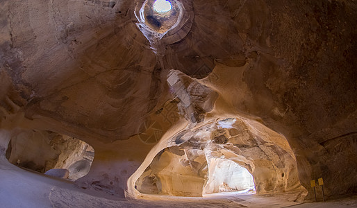 以色列贝特古夫林洞穴旅行石头游客旅游洞穴背景图片