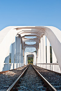 泰国北部白色火车桥结构结构 泰国北部高地旅游建筑建筑学铁路天空地标旅行历史性爬坡图片