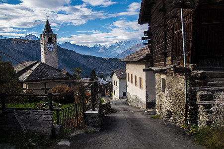 阿尔卑斯山意大利村风景风光山谷树木田园农村村庄图片