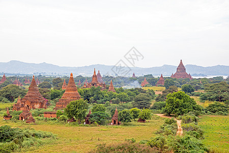 缅甸巴甘(Bagan)地貌古老的塔寺图片